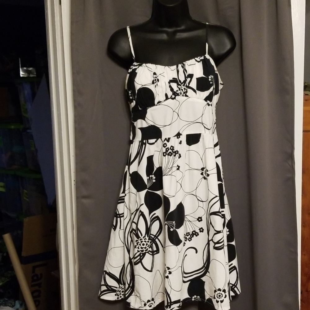 Ruby Rox Womens/Juniors Sundress Black/White Floral size 13 EUC